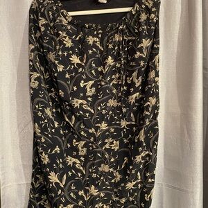 Vintage carol little long flower design skirt. Black and cream color size 8